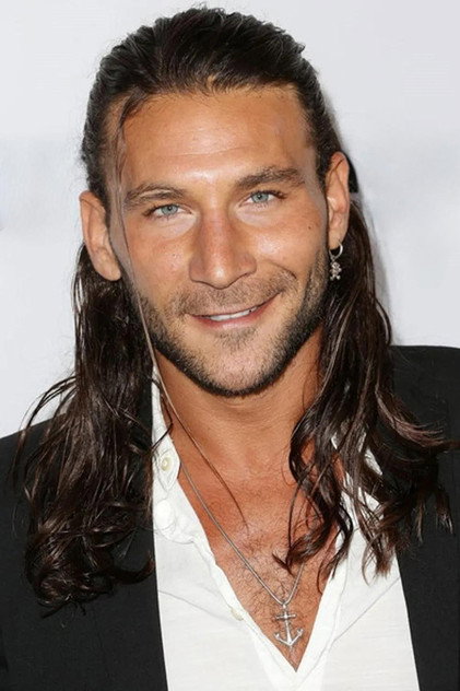Zach McGowan oyuncu görseli